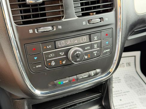 Used 2020 Dodge Grand Caravan GT FWD image 21