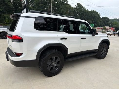Used 2024 Lexus GX 550 AWD/4WD image 7