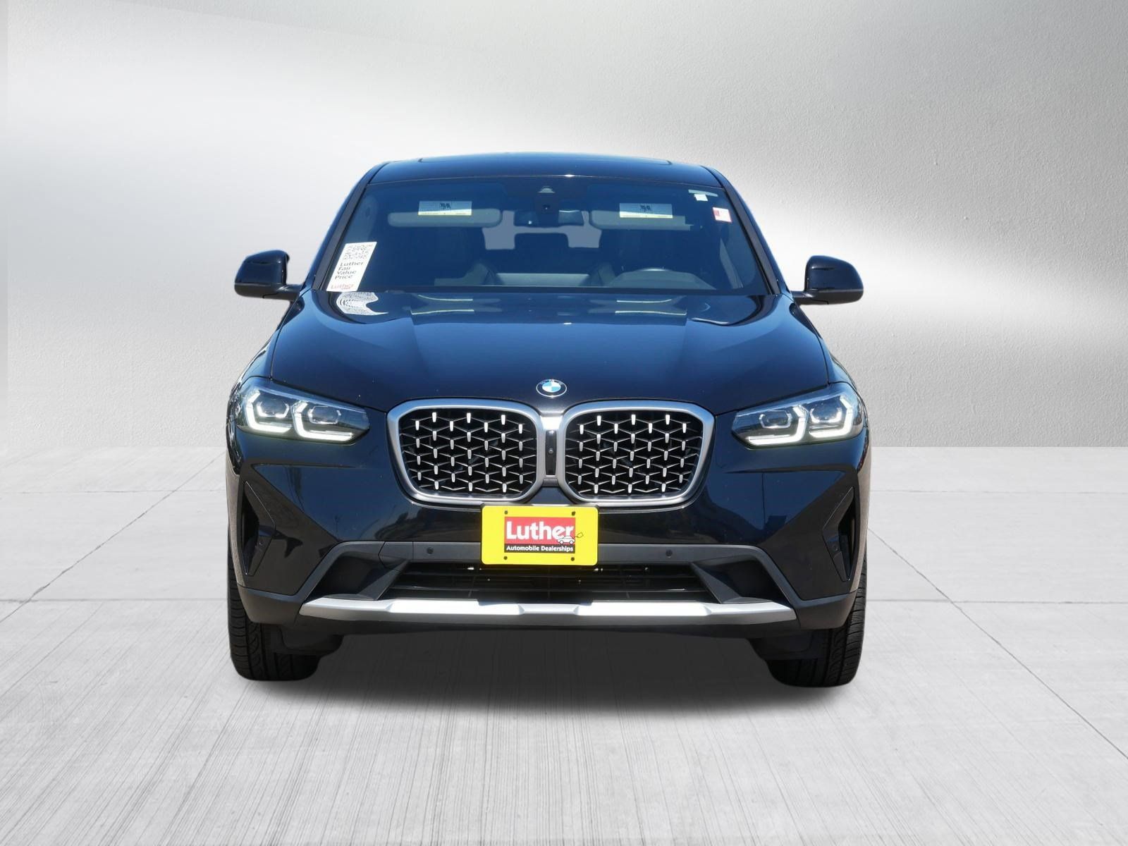 Used 2024 BMW X4 xDrive30i w/ Parking Assistance Package AWD/4WD image 2