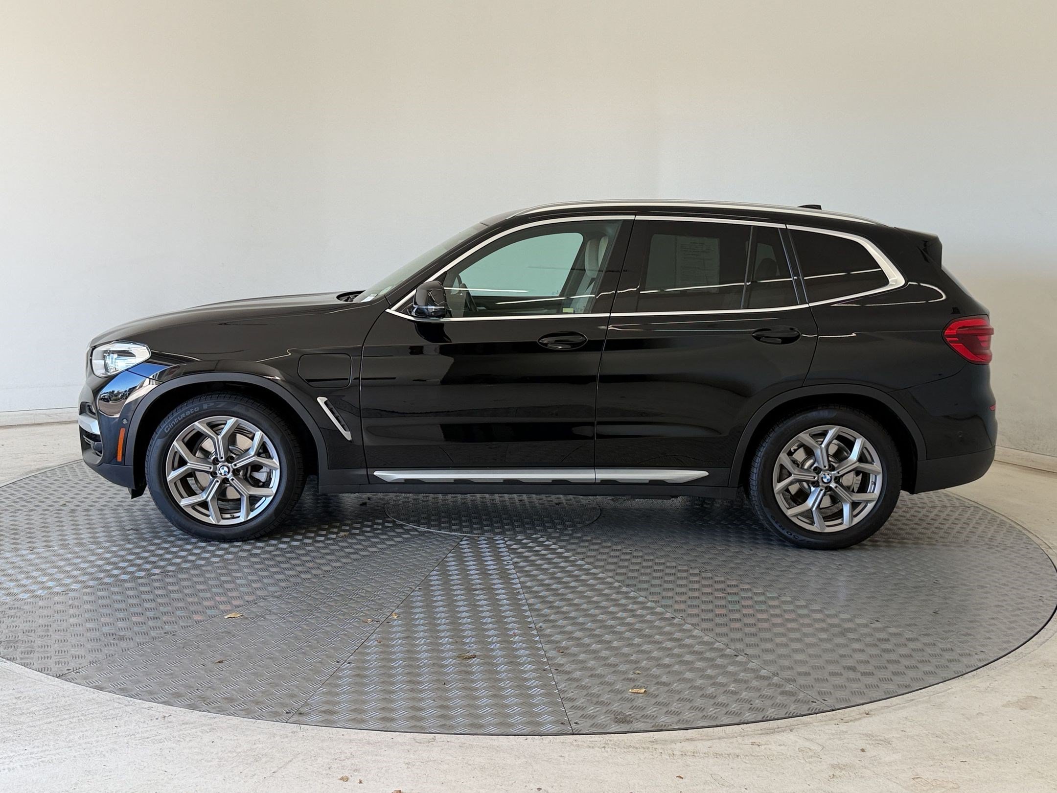 Used 2021 BMW X3 xDrive30e w/ Premium Package AWD/4WD image 2