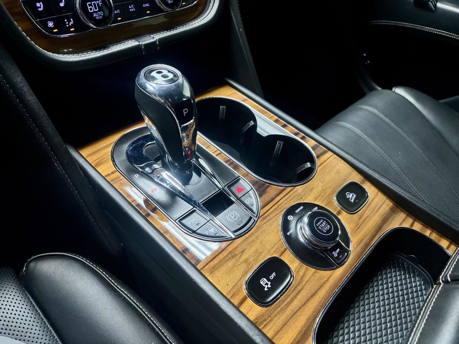 Used 2018 Bentley Bentayga AWD/4WD image 31