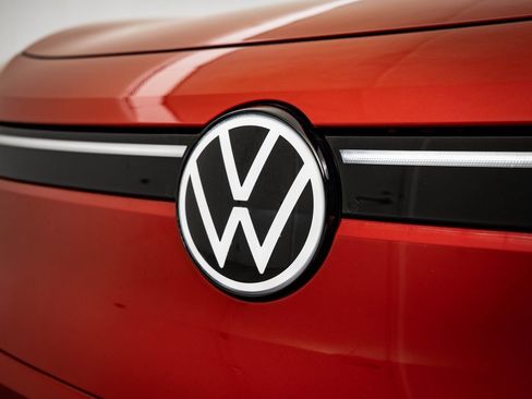 Used 2023 Volkswagen ID.4 Pro S image 3