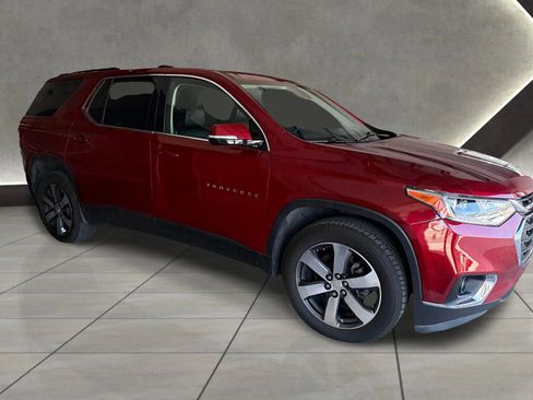 Used 2019 Chevrolet Traverse LT w/ LT Premium Package FWD image 2