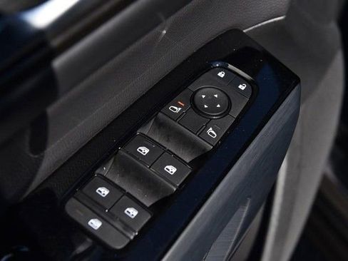 Certified 2024 Nissan Pathfinder SL image 9