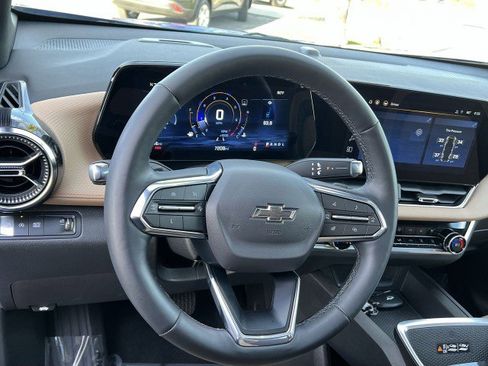 Used 2025 Chevrolet Equinox ACTIV w/ Safety and Technology Package image 11