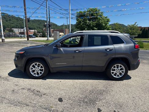 Used 2016 Jeep Cherokee Latitude w/ Comfort/Convenience Group AWD/4WD image 2