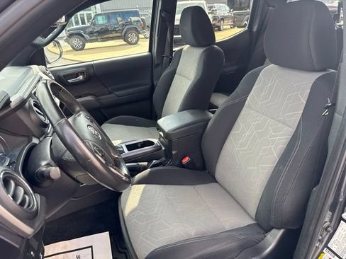 Used 2022 Toyota Tacoma TRD Sport AWD/4WD image 13