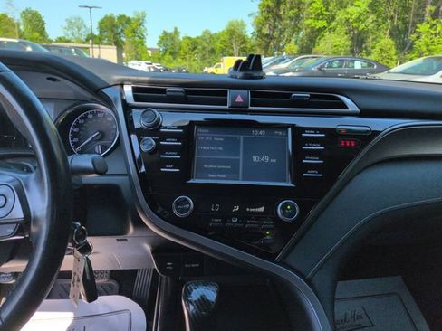 Used 2019 Toyota Camry SE FWD image 21