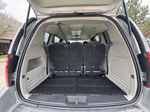 Used 2010 Dodge Grand Caravan SXT image 19