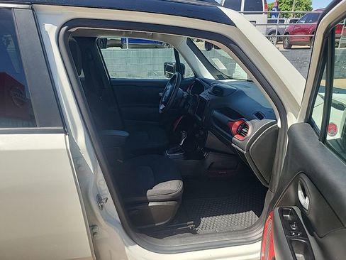 Used 2023 Jeep Renegade Trailhawk AWD/4WD image 16