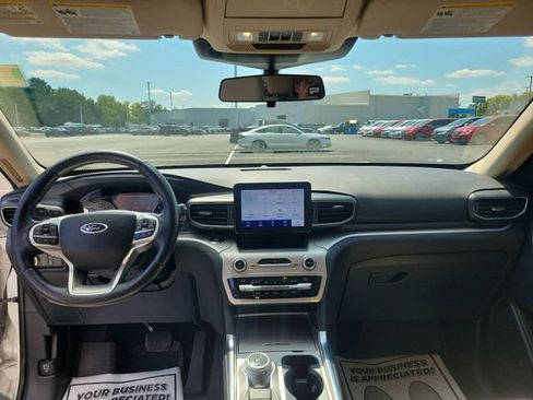 Used 2020 Ford Explorer XLT w/ Equipment Group 202A AWD/4WD image 21