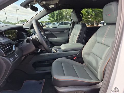 Used 2026 GMC Acadia AT4 w/ Luxury Package AWD/4WD image 21