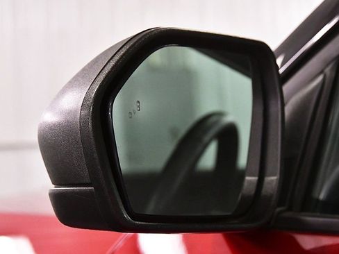 Used 2023 Ford Explorer XLT AWD/4WD image 16