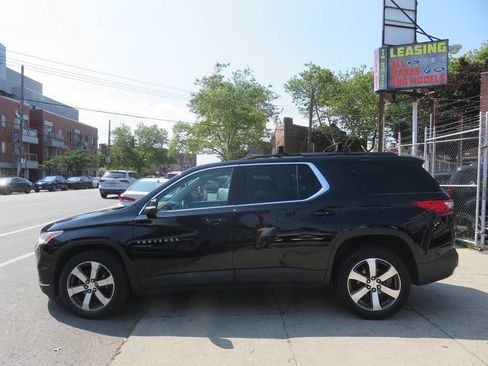 Used 2021 Chevrolet Traverse LT w/ LT Premium Package AWD/4WD image 7
