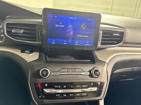 Used 2020 Ford Explorer XLT w/ Equipment Group 202A AWD/4WD image 32