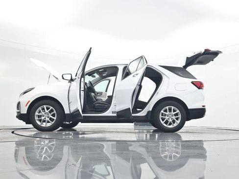 Used 2024 Chevrolet Equinox LT image 45