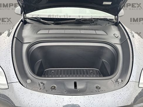 Used 2024 Tesla Model Y Long Range RWD image 33