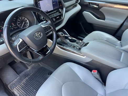 Used 2020 Toyota Highlander Limited AWD/4WD image 16