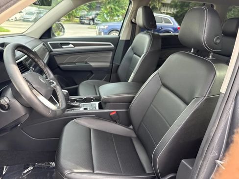 Used 2023 Volkswagen Atlas SE w/ Panoramic Sunroof Package FWD image 12