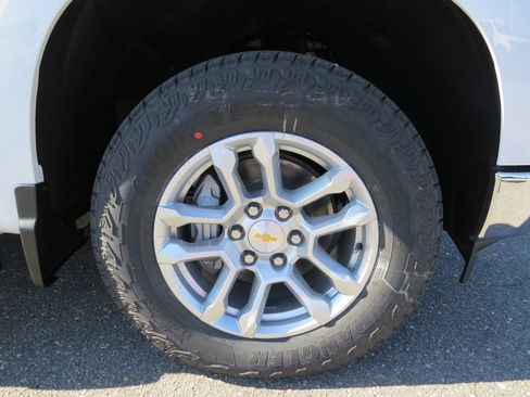 New 2026 Chevrolet Silverado 1500 LT w/ Z71 Off-Road Package image 11