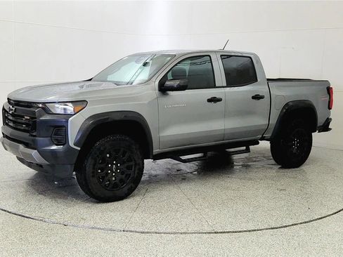Used 2025 Chevrolet Colorado Trail Boss AWD/4WD image 3