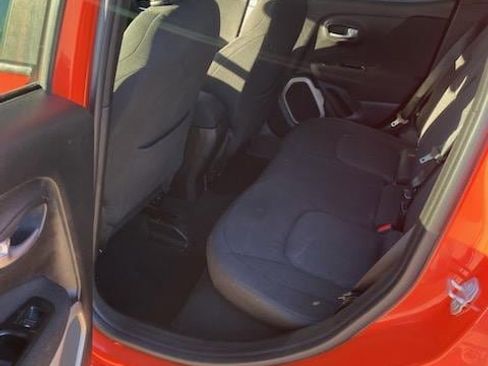 Used 2015 Jeep Renegade Latitude image 8