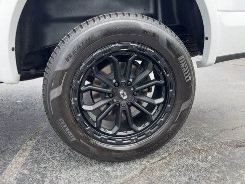 Used 2019 Ford F150 XLT w/ Equipment Group 302A Luxury AWD/4WD image 9