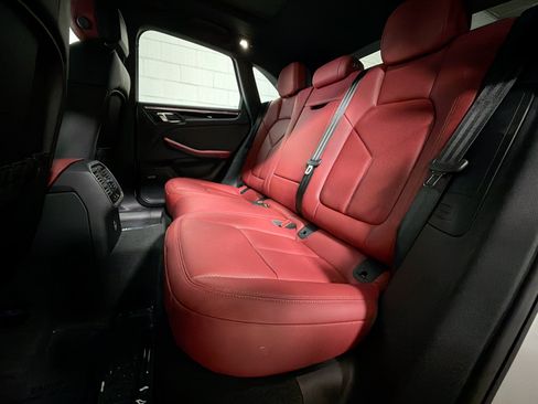 Certified 2026 Porsche Macan AWD/4WD image 21