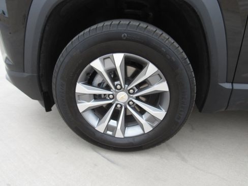 Used 2025 Chevrolet Equinox LT AWD/4WD image 4
