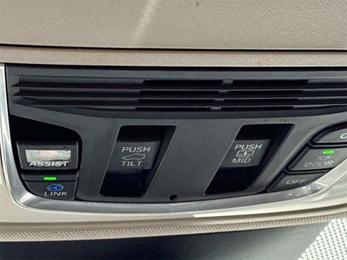 Used 2023 Acura MDX SH-AWD image 45