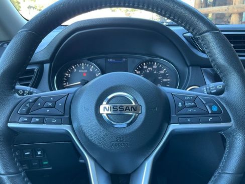 Used 2020 Nissan Rogue SL w/ Premium Package image 47