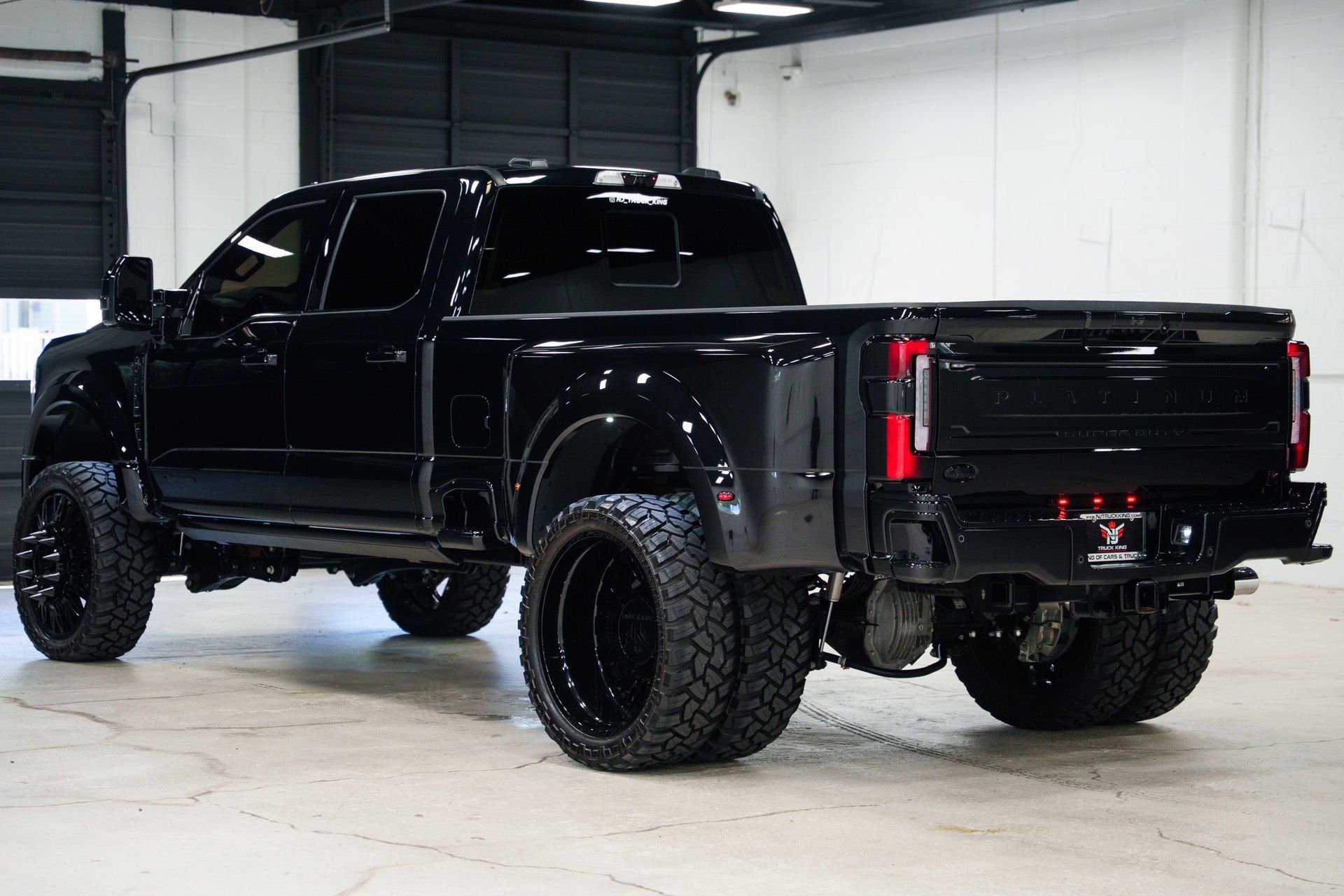 Used 2025 Ford F450 Platinum AWD/4WD image 8