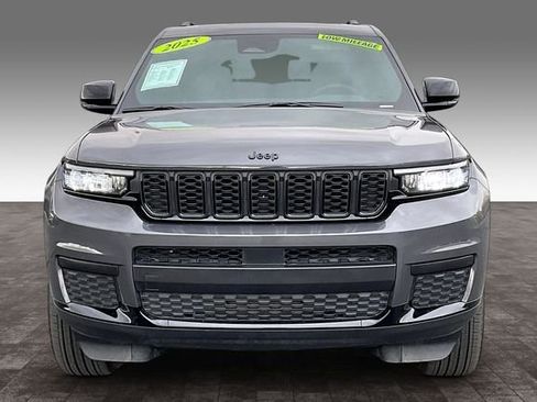 Used 2025 Jeep Grand Cherokee L Altitude image 3