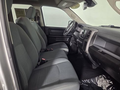 Used 2019 RAM 1500 Express RWD image 31