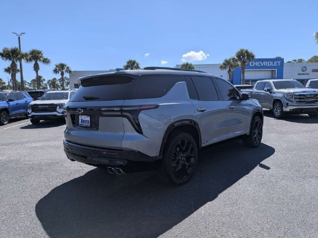 Used 2025 Chevrolet Traverse RS w/ LPO, Floor Liner Package FWD image 3
