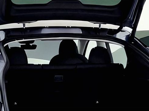 Used 2025 Tesla Model Y Long Range RWD image 17