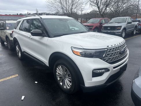 Used 2022 Ford Explorer Limited w/ Limited Technology Package image 2