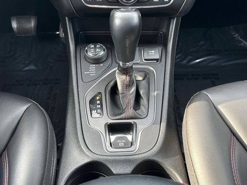 Used 2022 Jeep Cherokee Trailhawk w/ Comfort/Convenience Group image 7