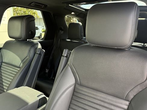 New 2025 Land Rover Discovery S image 14