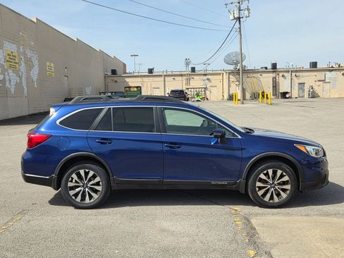 Used 2015 Subaru Outback 3.6R Limited AWD/4WD image 4