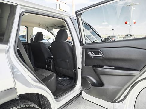 Used 2024 Nissan Rogue SV FWD image 12