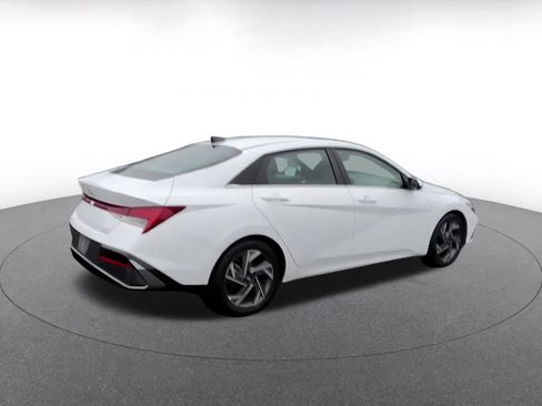 Used 2025 Hyundai Elantra SEL image 13