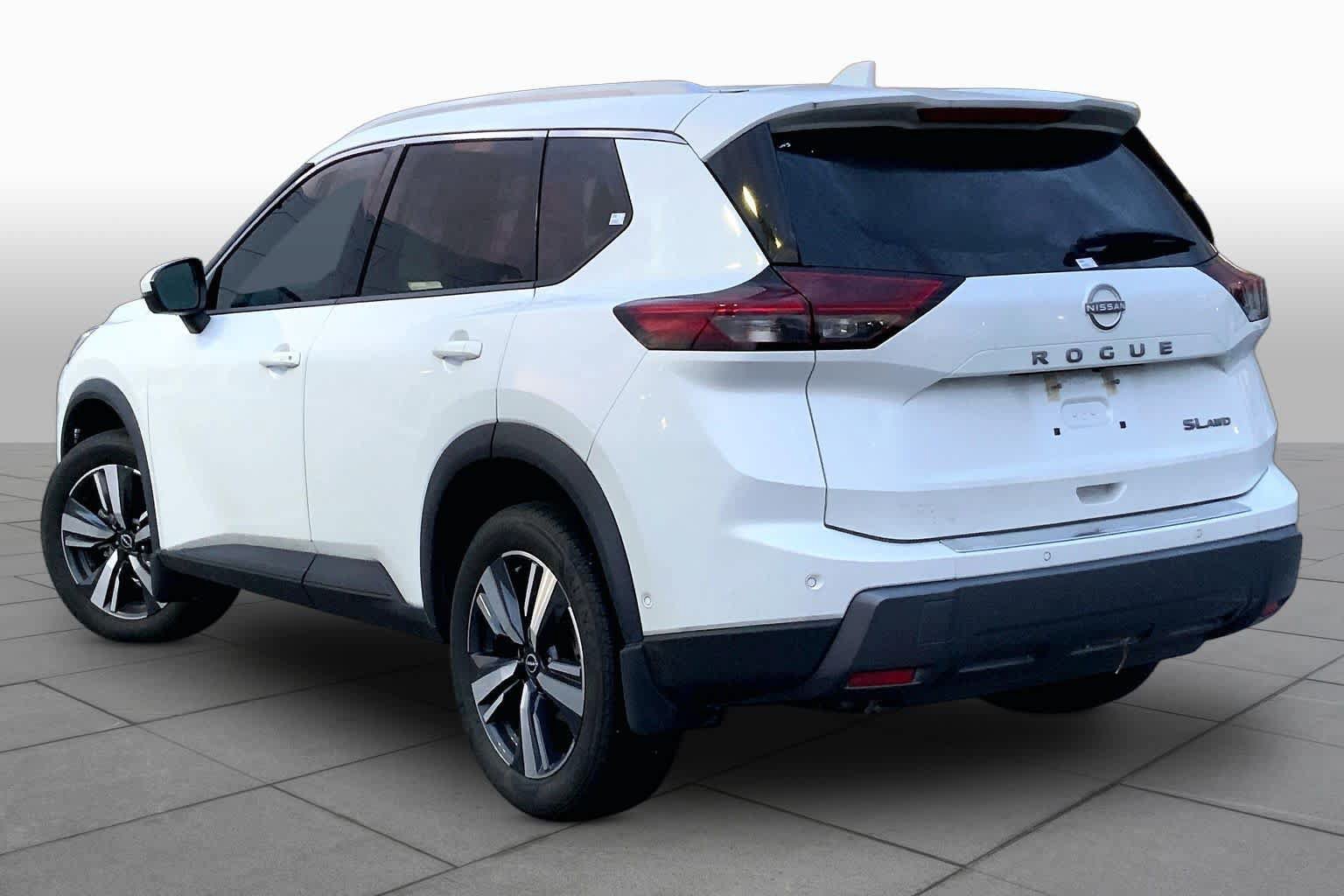Used 2024 Nissan Rogue SL AWD/4WD image 11