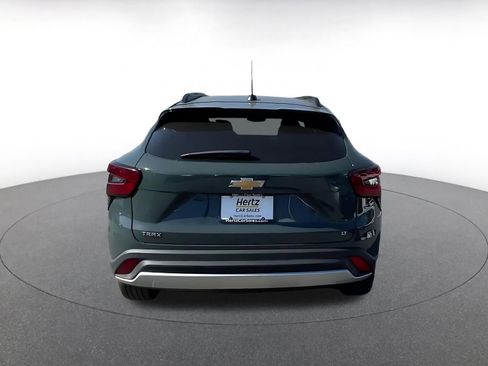 Used 2025 Chevrolet Trax LT w/ LT Convenience Package FWD image 12