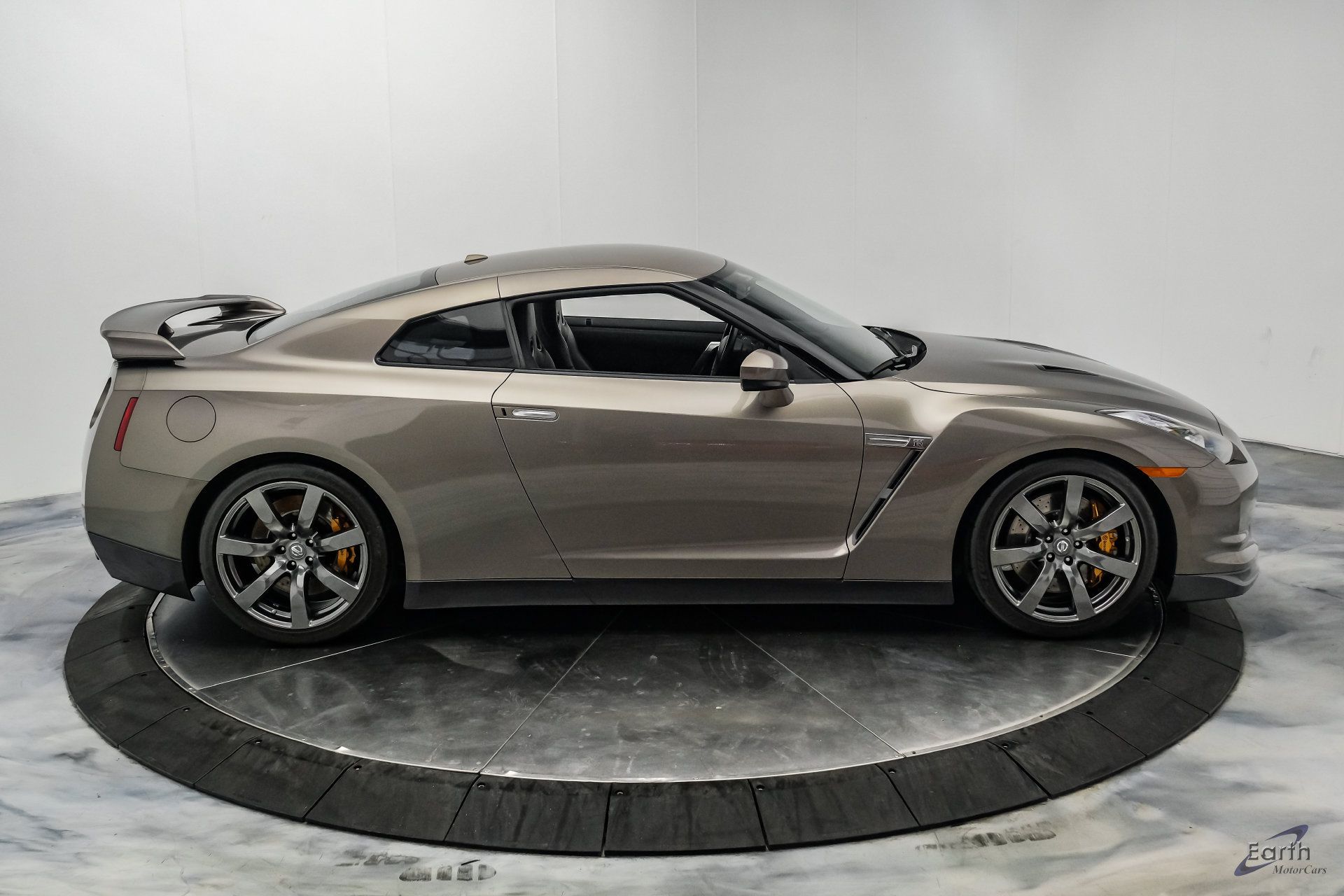 Used 2009 Nissan GT-R Premium AWD/4WD image 29