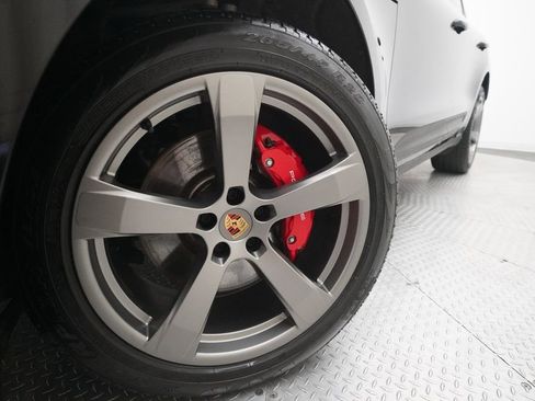 Certified 2024 Porsche Macan S image 8