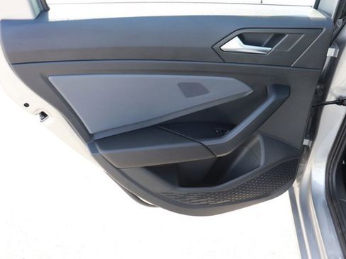 Used 2025 Volkswagen Jetta SE image 11