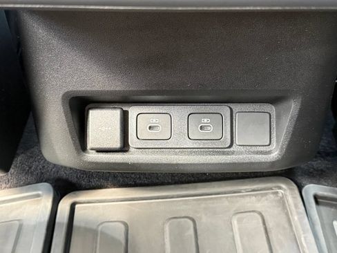 Certified 2025 Land Rover Discovery Dynamic SE AWD/4WD image 34
