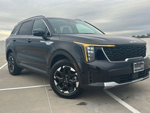 Used 2024 Kia Sorento S image 5