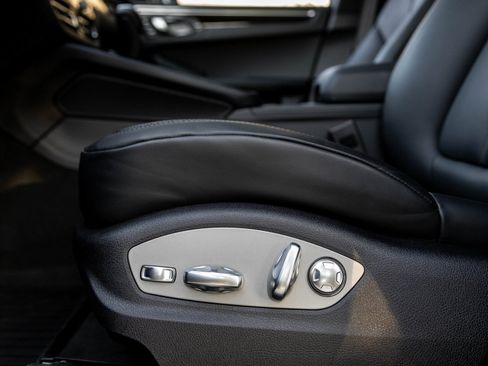 Certified 2026 Porsche Macan image 22